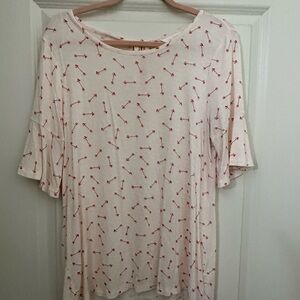 LC Lauren Conrad Cream Tee with Red Arrow Design